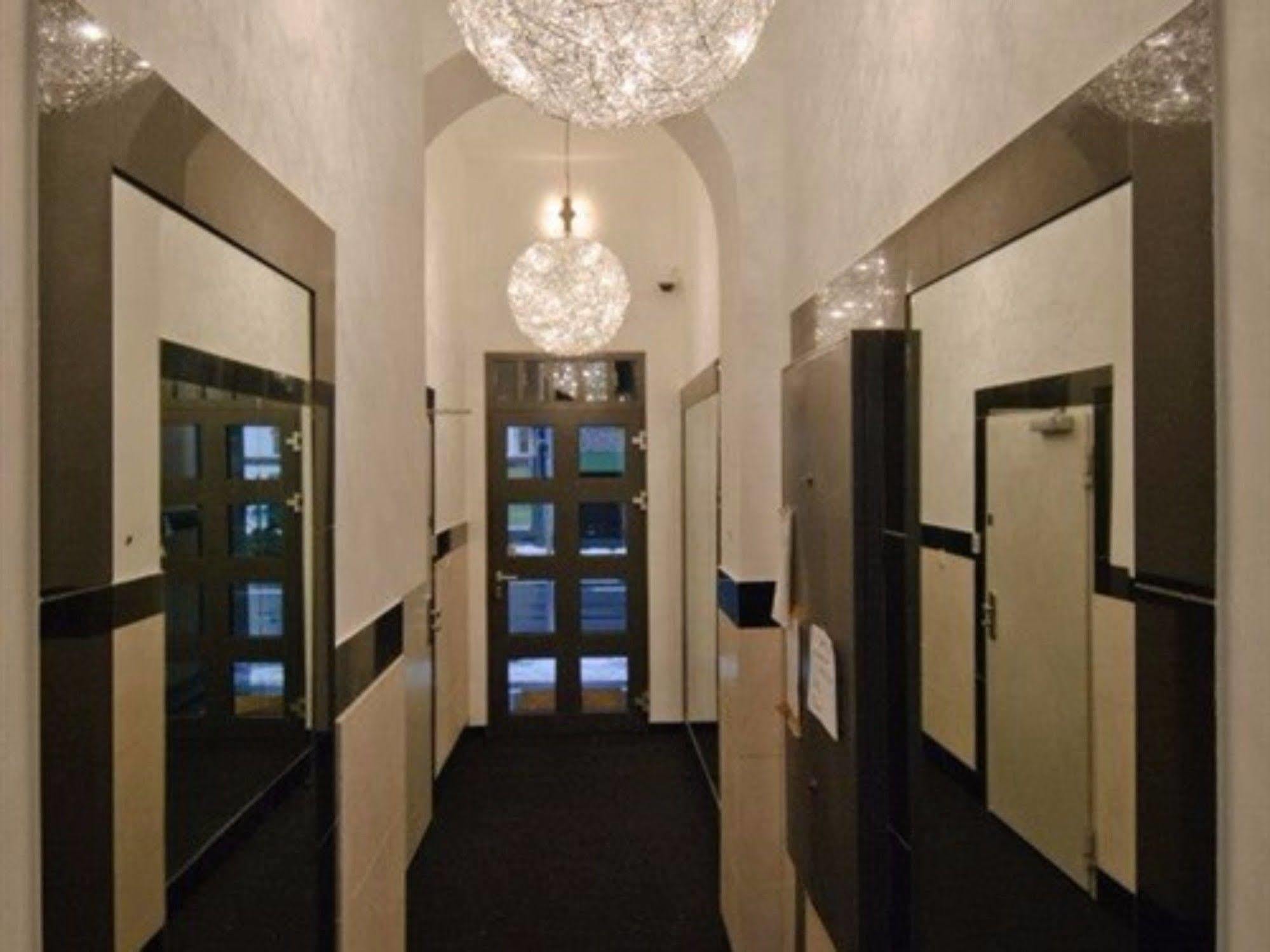 Helvetia Suites Düsseldorf Exterior foto